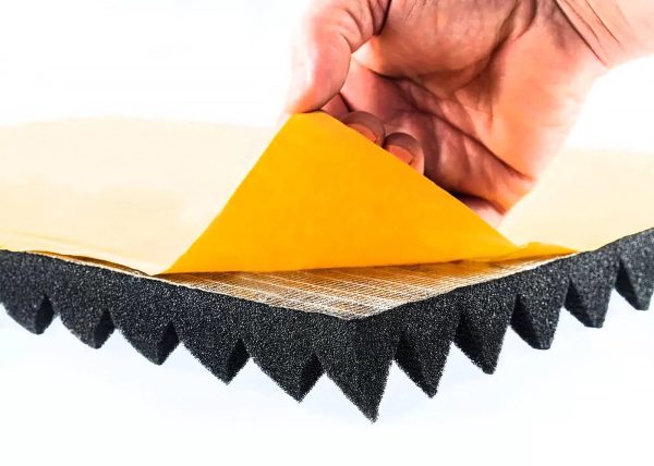 Ses Yalıtımı Akustik Piramit Süngeri Kendinden Yapışkanlı 40mm 50x50 Ses Yalıtımı
